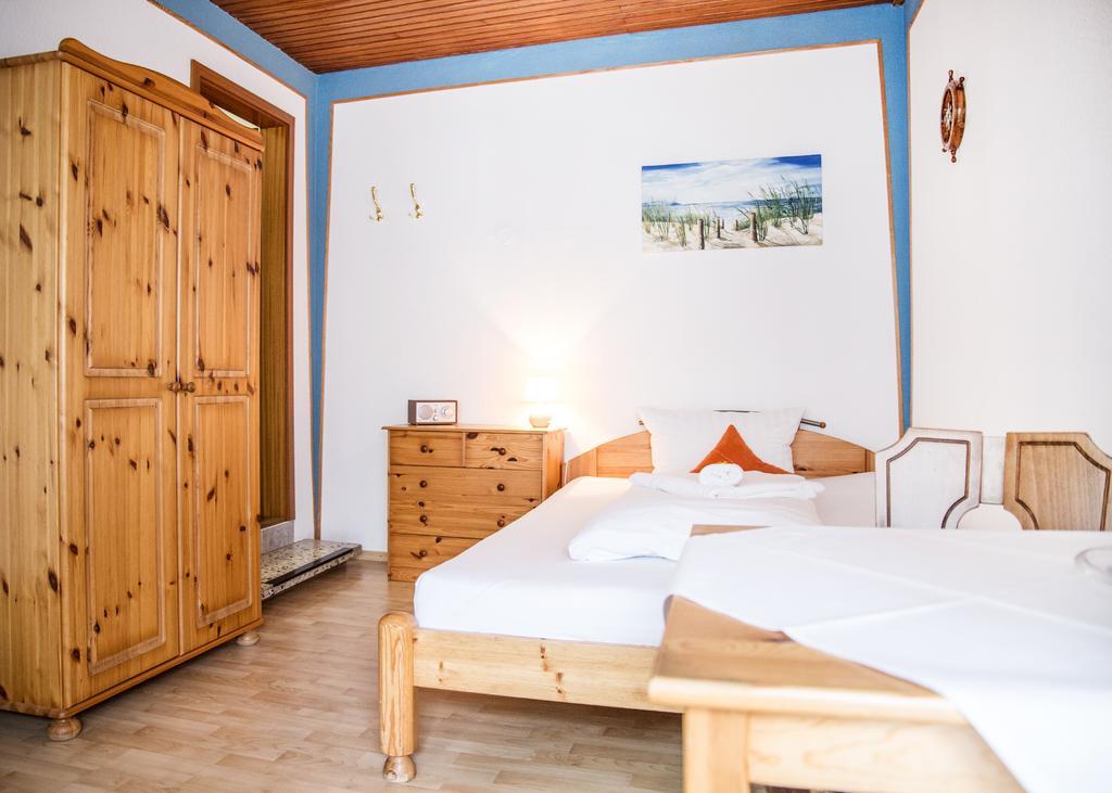 Hotel Tum Stueuermann Busum Exterior photo