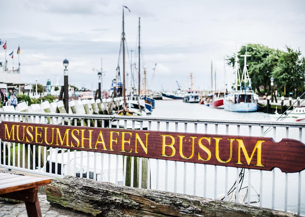 Hotel Tum Stueuermann Busum Exterior photo