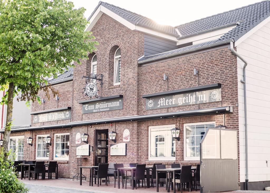Hotel Tum Stueuermann Busum Exterior photo